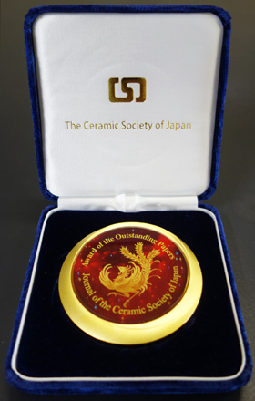 公益社団法人　日本セラミックス協会「Award of the Outstanding Papers Published in the JCS-Japan in 2021」記念メダル